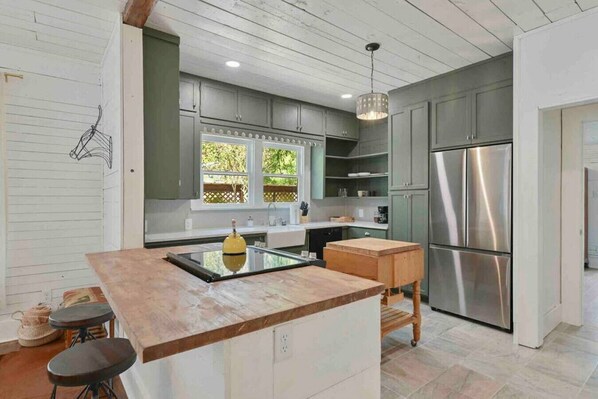 Refrigerador, horno, parrilla de estufa y lavavajillas