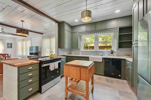 冰箱、烤箱、炉灶、洗碗机