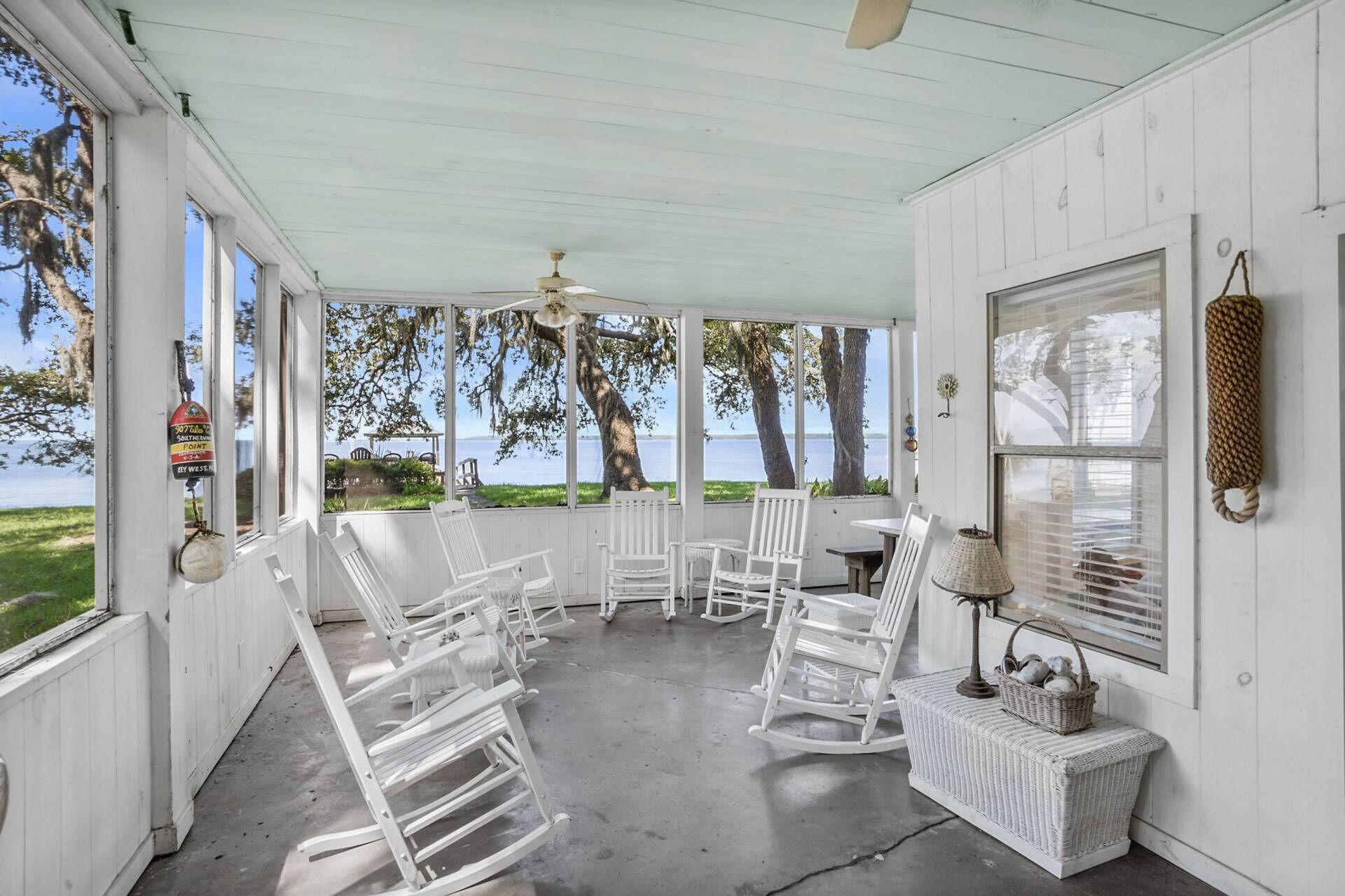 المنشأة من الداخل