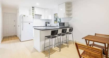 Comfortable 2 Queen & 1 Double Bedroom, Mansfield