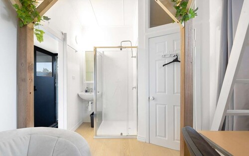 Comfortable 2 Queen & 1 Double Bedroom, Mansfield