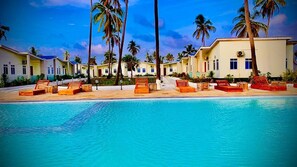 Outdoor pool, pool umbrellas, sun loungers - Kiwengwa Minazi Resort (Kiwengwa)