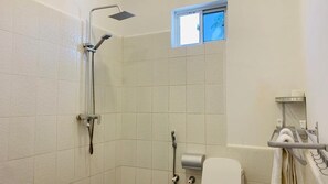 Deluxe Apartment | Bathroom | Shower, rainfall showerhead, designer toiletries, towels - Kiwengwa Minazi Resort (Kiwengwa)