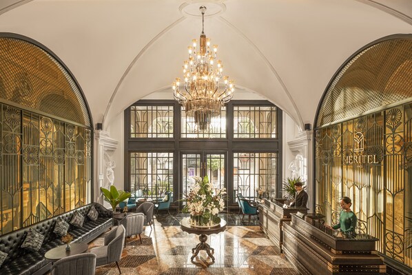 Lobby sitting area - Meritel Hanoi (Hanoi)