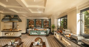 Petit déjeuner buffet servi tous les jours en supplément