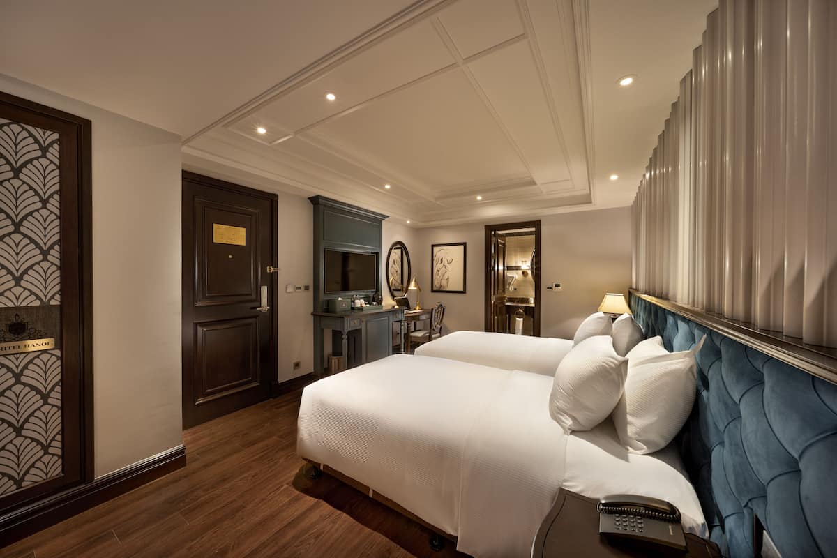 deluxe room with internal window | 1 bedroom, frette italian sheets, premium bedding, memory-foam beds