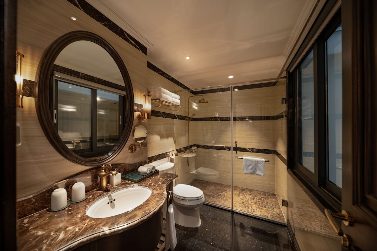 shower, hydromassage showerhead, designer toiletries, hair dryer