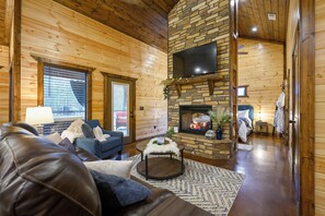Interior - Romantic Retreat  • Hot Tub • Fire Pit  • S’mores & Firewood Incl • Dog Friendly (Broken Bow)