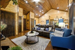 Interior - Romantic Retreat  • Hot Tub • Fire Pit  • S’mores & Firewood Incl • Dog Friendly (Broken Bow)
