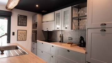 Réfrigérateur, micro-ondes, four, plaque de cuisson