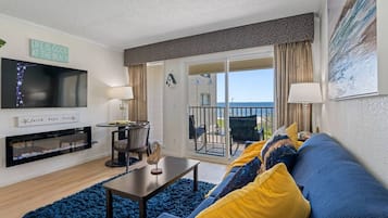 TV connectée, cheminée, chaîne hi-fi