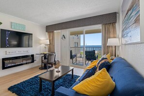 スマートテレビ、暖炉、ステレオ