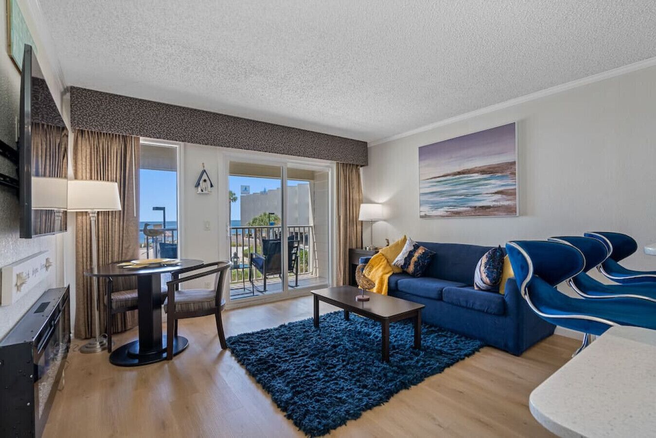 Smart TV, fireplace, stereo