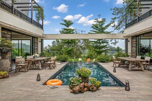 Outdoor pool, an infinity pool - Beautiful golf villa in Tam Dao golf course  (Vĩnh Phúc)