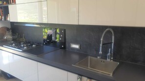 Kühlschrank, Ofen, Herdplatte, Geschirrspüler