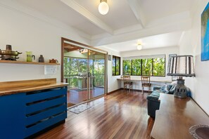 Nhà dành cho gia đình | 5 phòng ngủ, trang trí khác biệt 