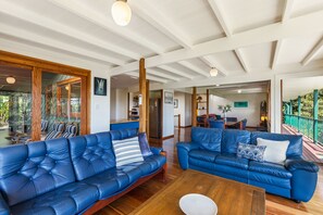 Smart TV, Netflix, servicios de streaming, oficina