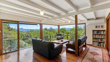 Family House | Living area | 52-inch Smart TV with digital channels, TV, Netflix