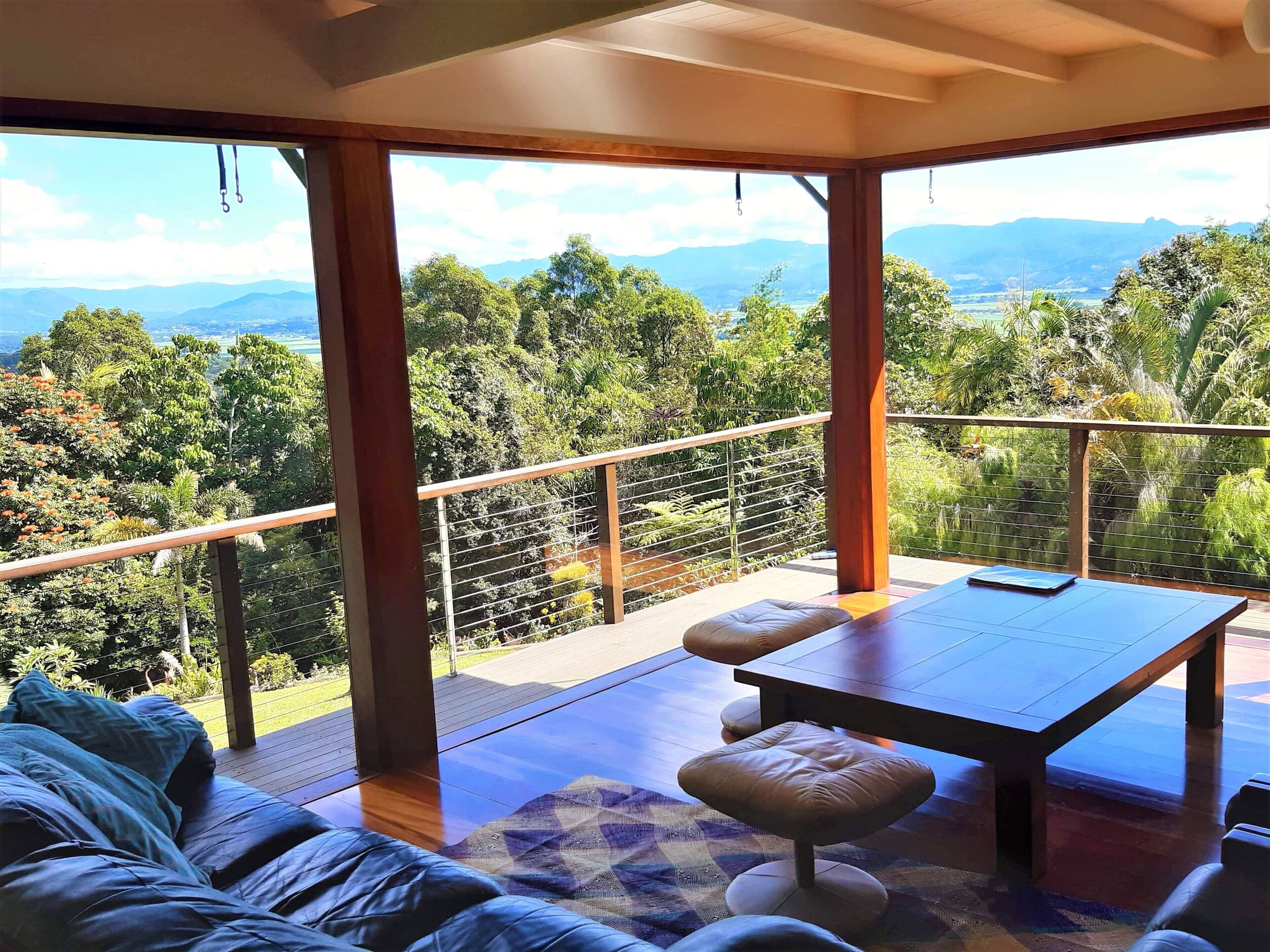 Rumah Keluarga | Area keluarga | Smart TV 52-inci dengan saluran TV digital, TV, dan Netflix