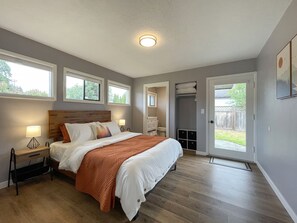 4 bedrooms, iron/ironing board, WiFi, bed sheets