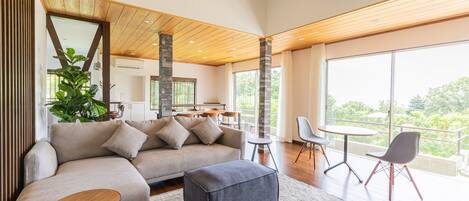 House | Living area | 30-inch flat-screen TV with digital channels, TV