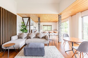 House | Living area | 30-inch flat-screen TV with digital channels, TV