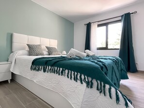 1 slaapkamer, een strijkplank/strijkijzer, internet, beddengoed