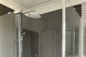 淋浴設備、風筒、提供毛巾、番梘