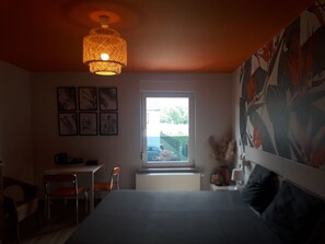 1 slaapkamer, een strijkplank/strijkijzer, gratis wifi, beddengoed