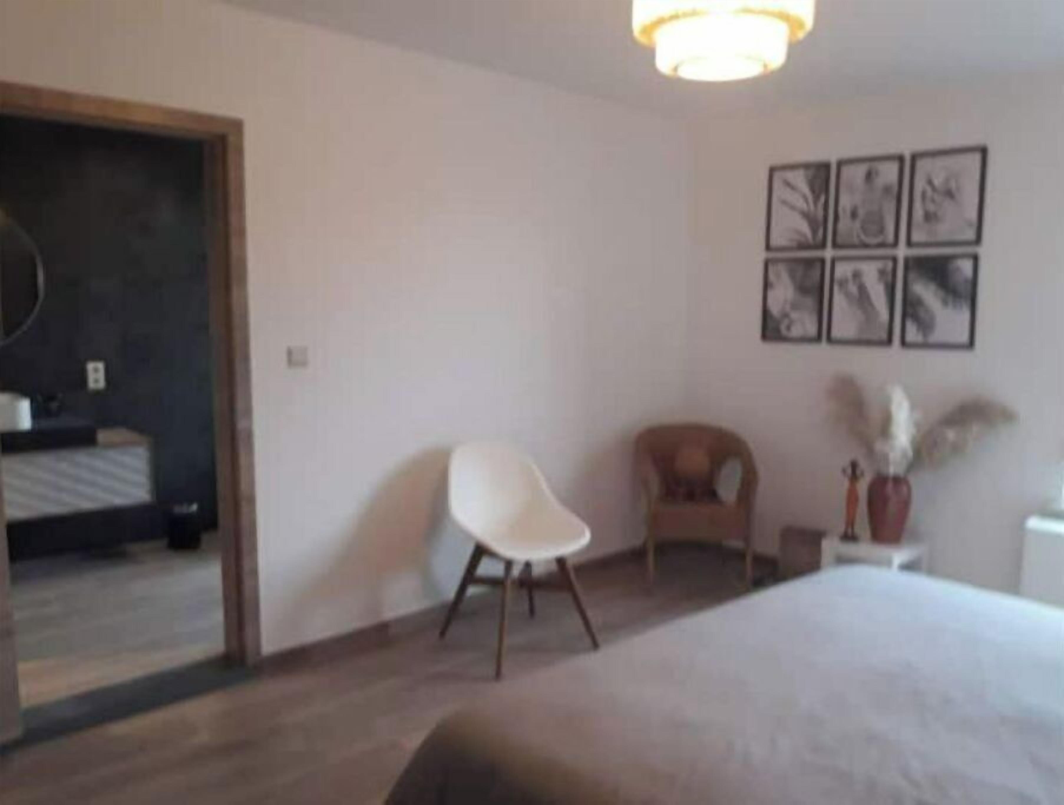 1 chambre, fer et planche à repasser, Wi-Fi gratuit, draps fournis