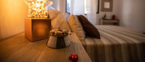 3 bedrooms, iron/ironing board, internet, bed sheets