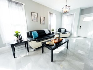 Comfort House | Living area | 52-inch LCD TV with satellite channels, TV - The Jackpot Cottage (Niagara Falls)