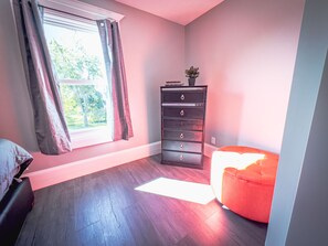 舒适独立别墅 | 4 多间卧室、隔音、免费 WiFi、床单