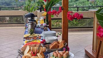 Free daily full breakfast