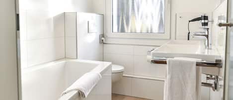 Room | Bathroom | Free toiletries, hair dryer, towels