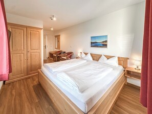 Double Room | Desk, laptop workspace, soundproofing, free WiFi - Hotel Lafette (Titisee-Neustadt)