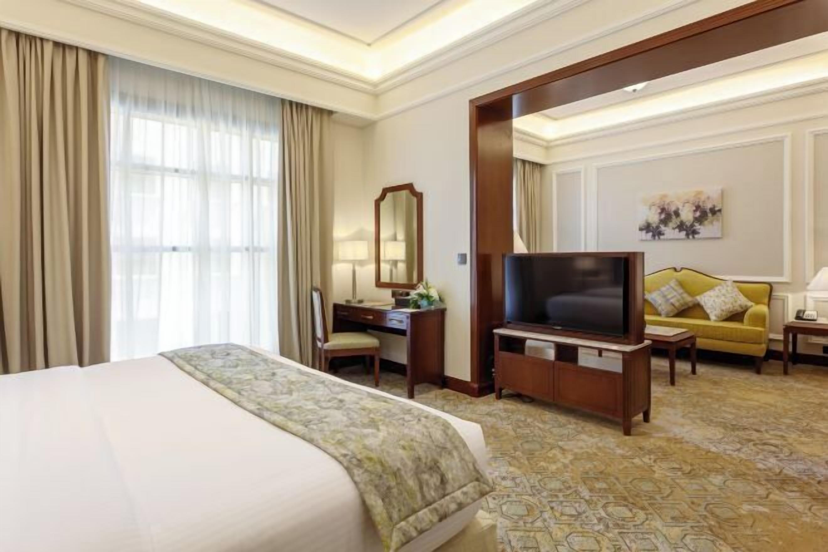 Minibar, in-room safe, desk, laptop workspace