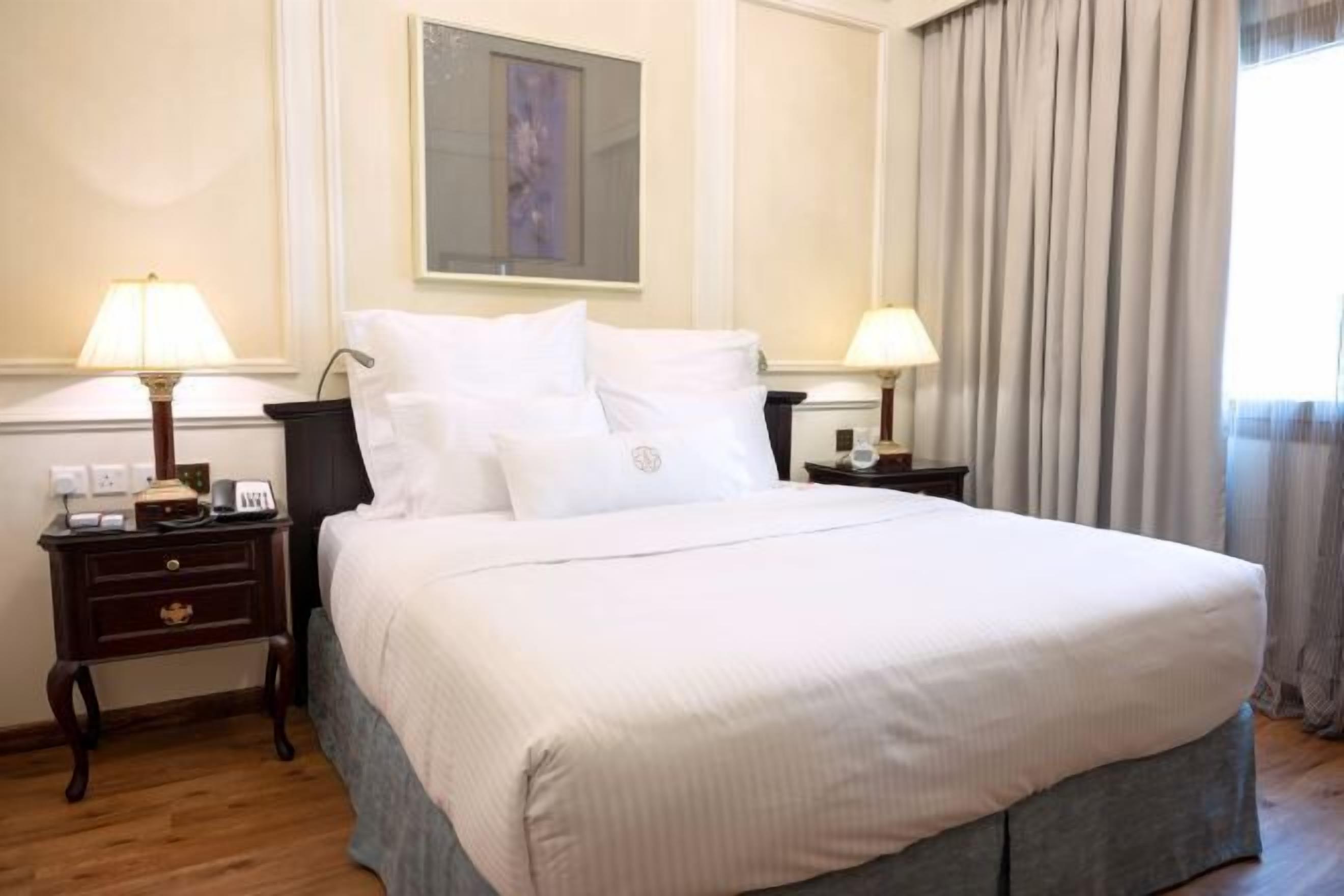 Minibar, in-room safe, desk, laptop workspace