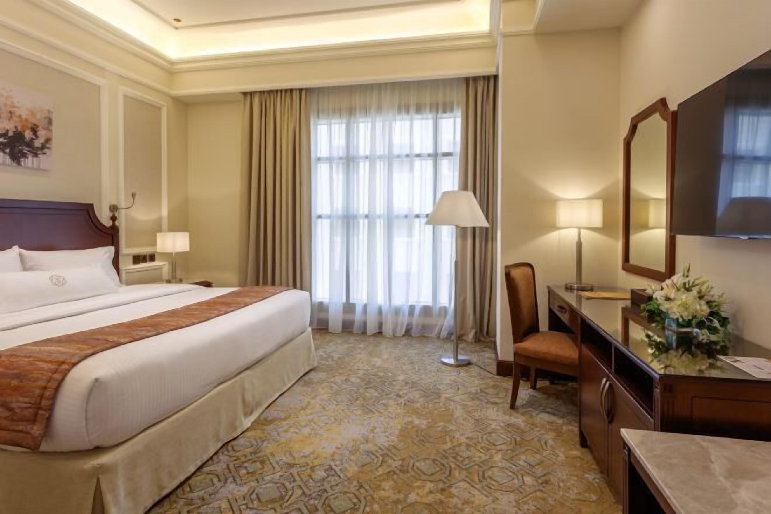 Minibar, in-room safe, desk, laptop workspace