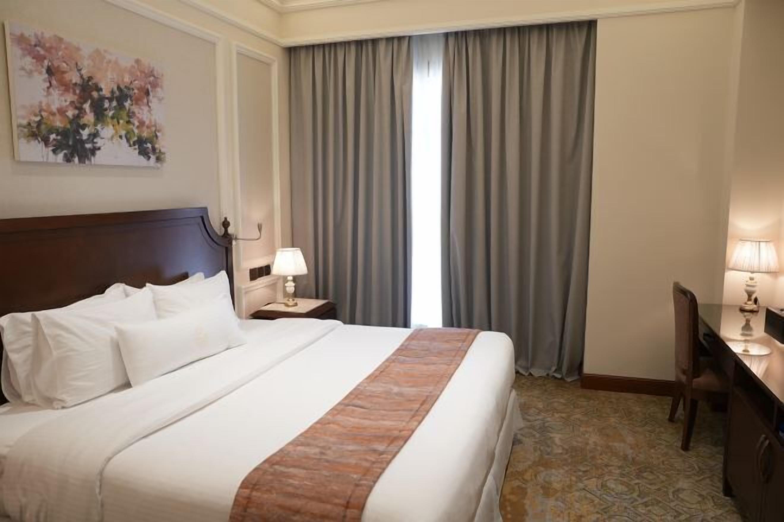 Minibar, in-room safe, desk, laptop workspace