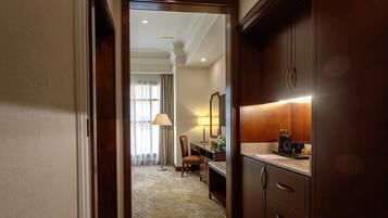 Standard Single Room, 1 King Bed | Wardrobe