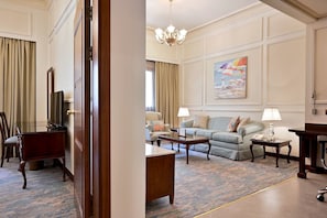 Junior Studio, 2 Single Beds | Living room