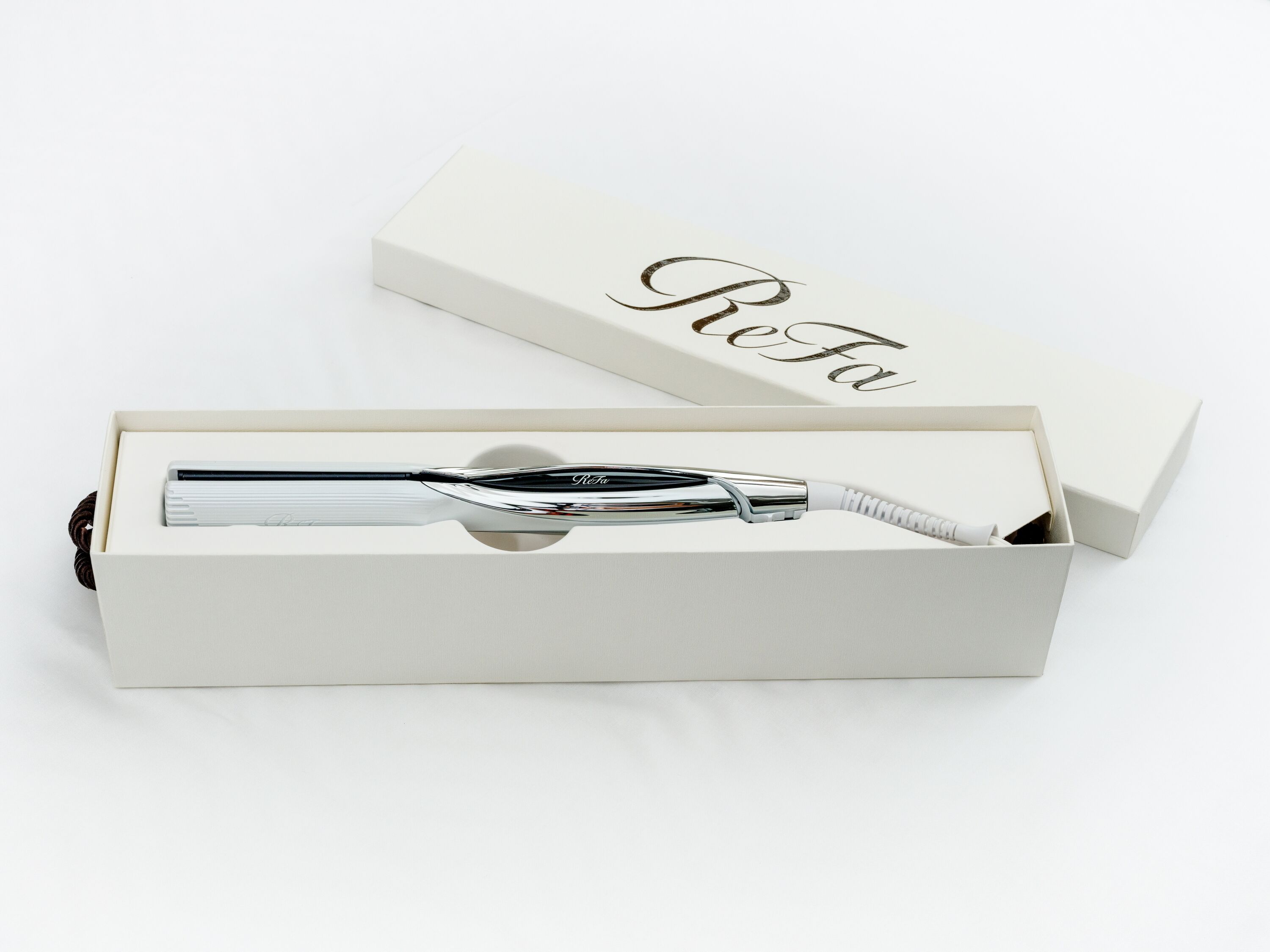 A white box with a pen and a box labeled "ReFa" inside.