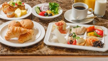 Colazione a buffet, servita tutte le mattine (2400 JPY a persona)