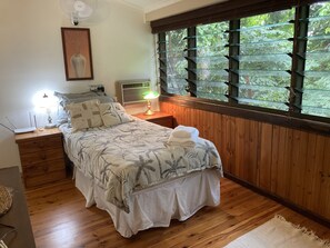 4 bedrooms, free WiFi, bed sheets
