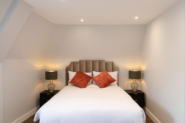2 bedrooms, in-room safe, desk, iron/ironing board