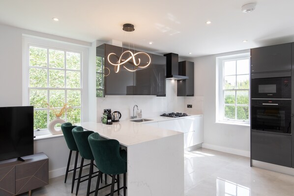 Fridge, microwave, oven, stovetop
