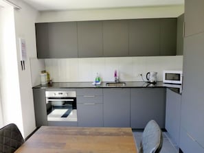 Réfrigérateur, micro-ondes, lave-vaisselle