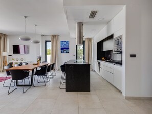 Fridge, microwave, oven, dishwasher - Vacation home Inizio by Interhome (Brodarica)