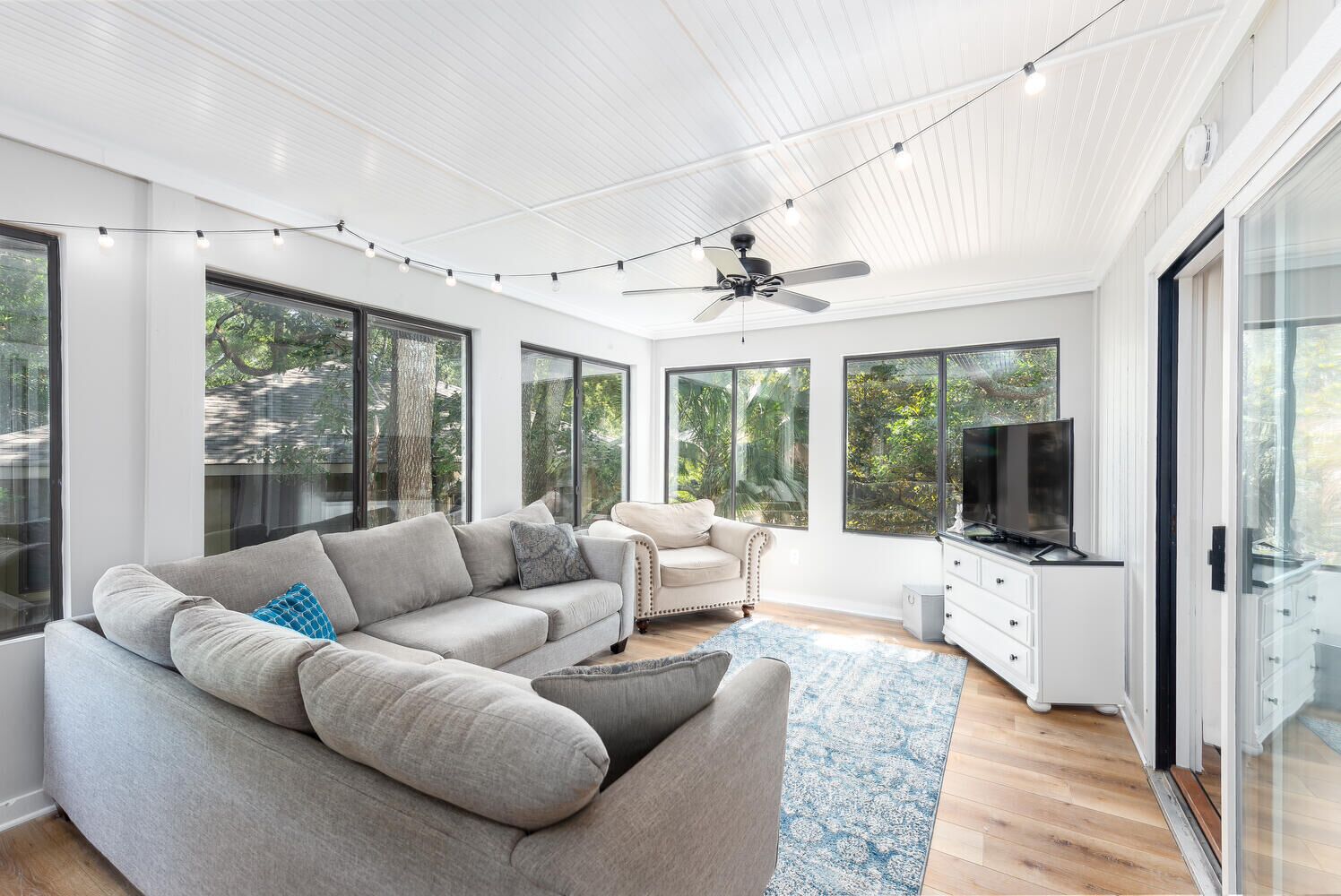 New Rental! Fully Renovated! 3 BD/2BA  Cottage! Amenity Cards Available!